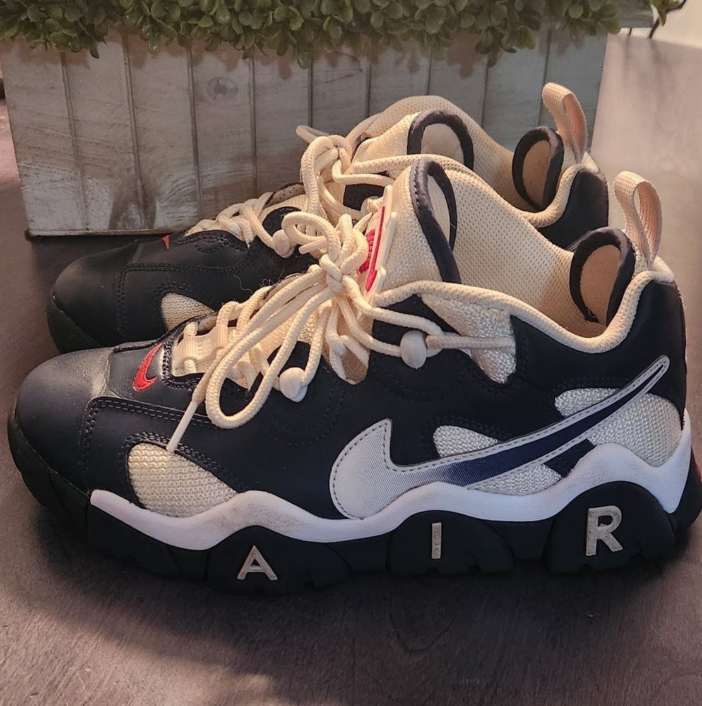 Nike Kids Sneakers - Navy, Cream, and Red
